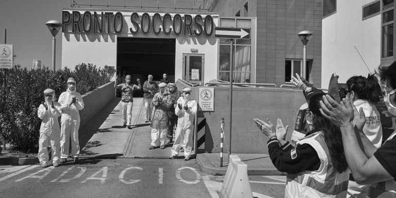 Data mi fu soave medicina